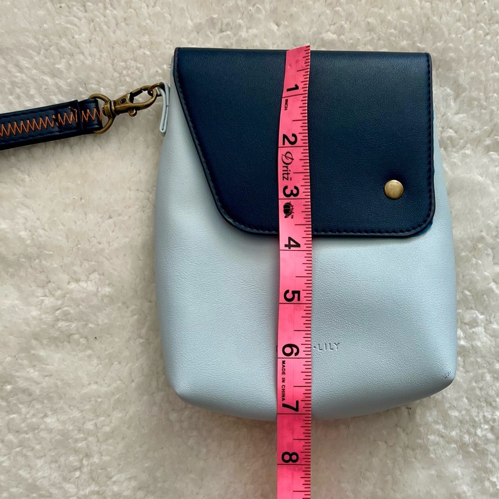 Raven + Lily x American Airlines Blue Vegan Leather Crossbody Pouch / Wristlet - Picture 6 of 6